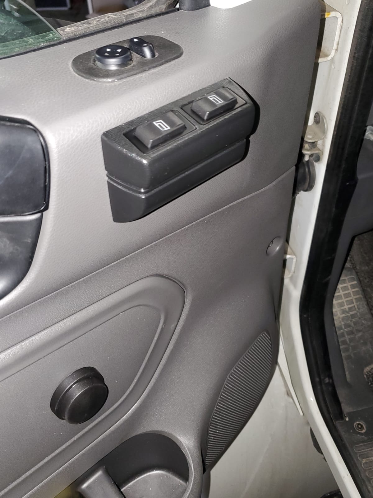 Aftermarket Power Locks and Window Installation for Truck Car System