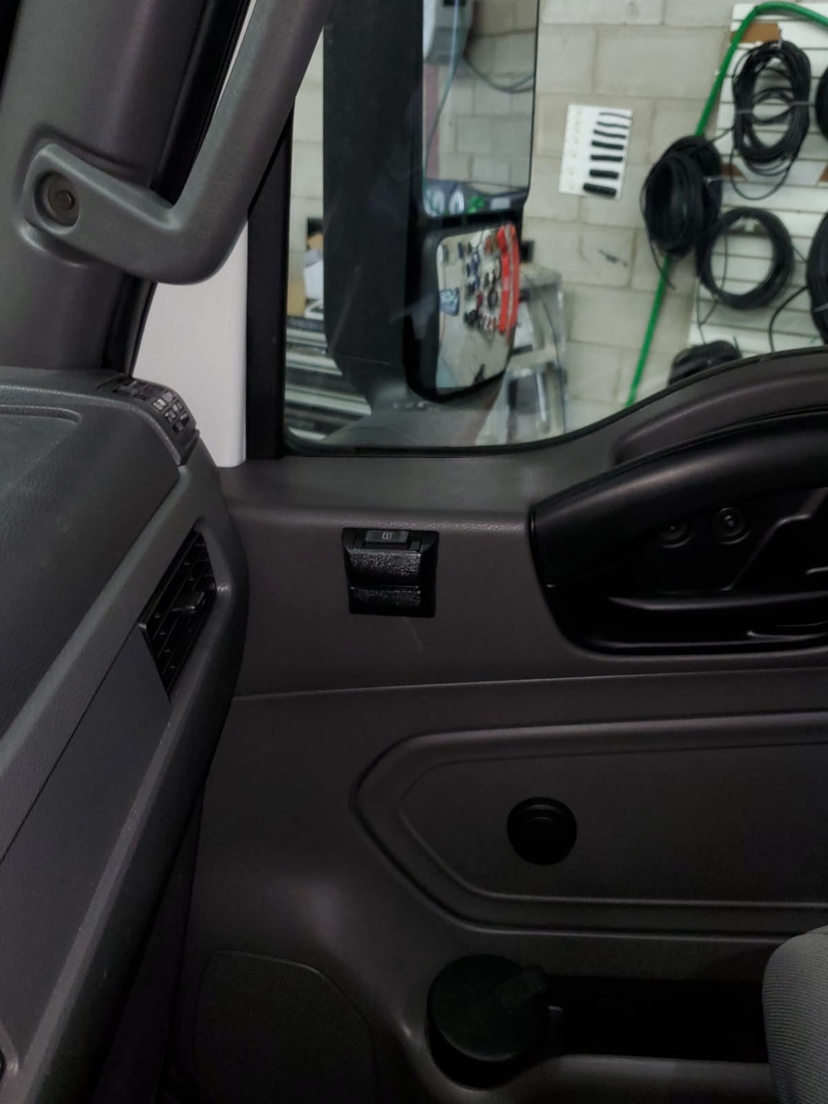 Aftermarket Power Locks and Window Installation for Truck Car System