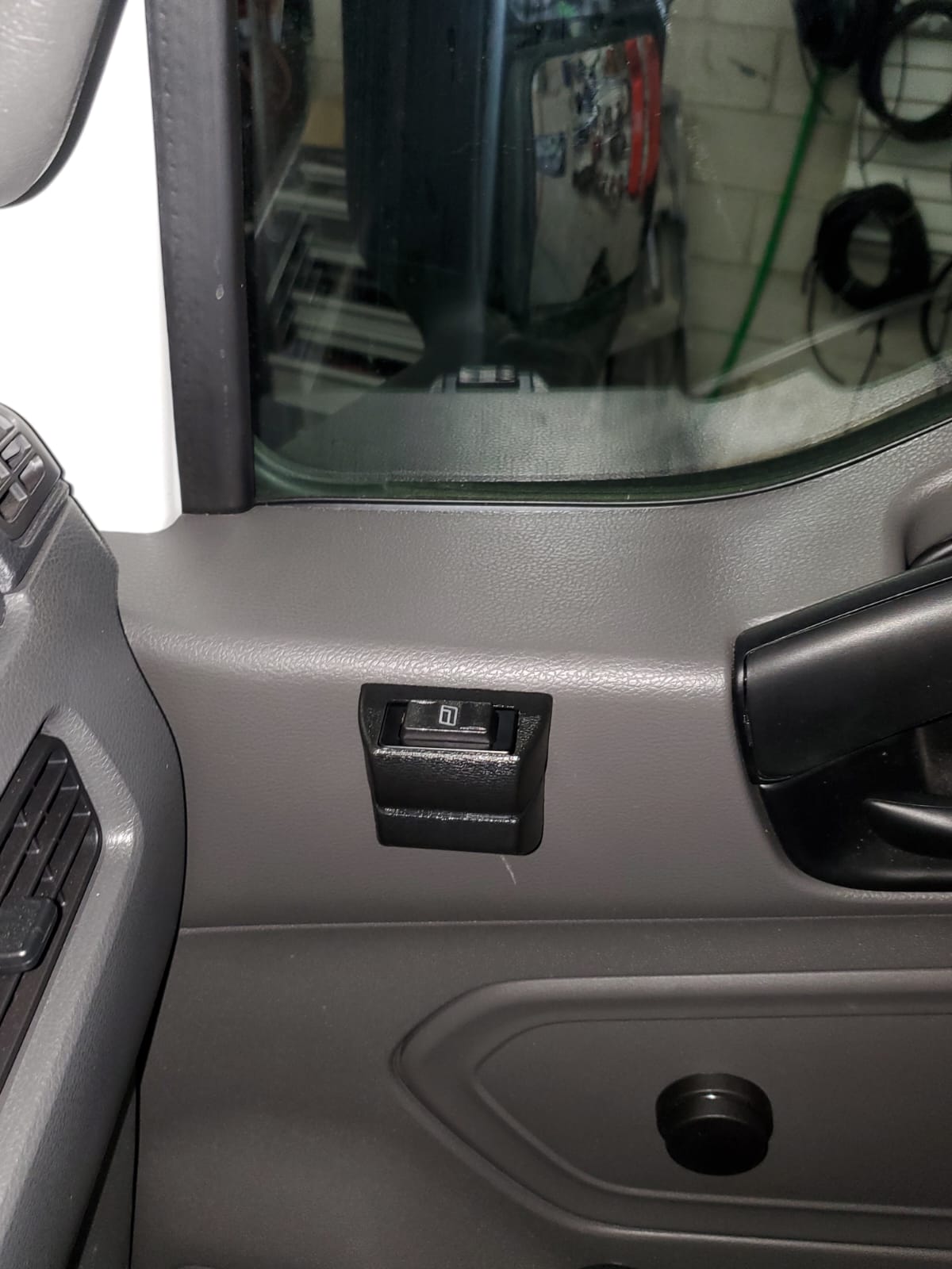 Aftermarket Power Locks and Window Installation for Truck Car System