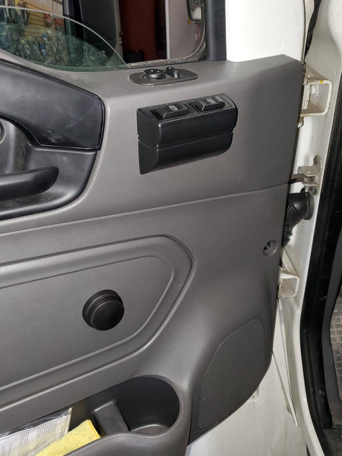 Aftermarket Power Locks and Window Installation for Truck Car System